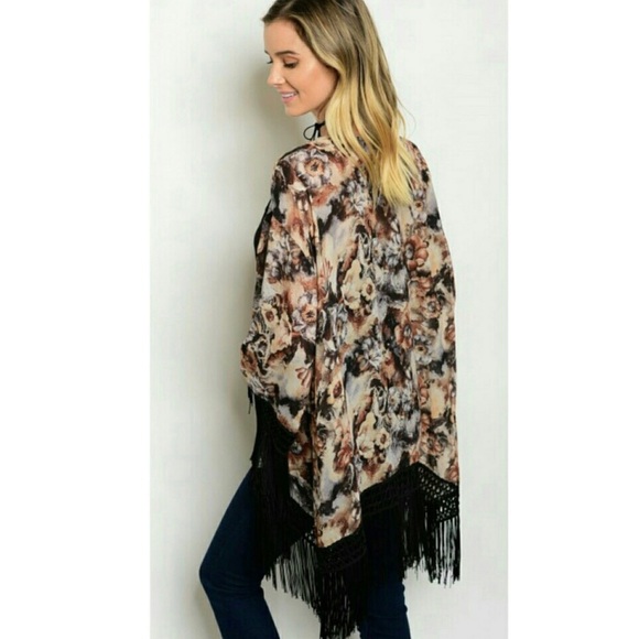 HOST PICK🎉Beautiful fringe kimono - Picture 2 of 2